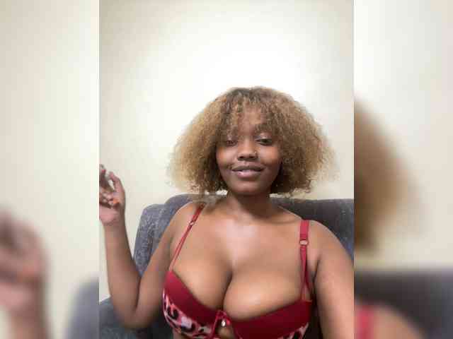 Busty-princess1