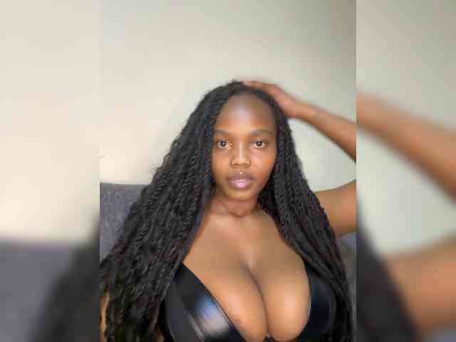 Busty-Princess1