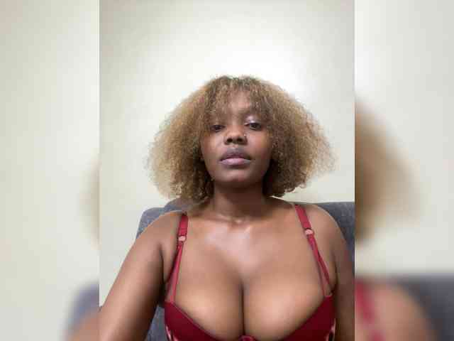 Modella: Busty-Princess1