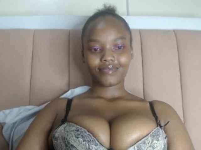 Modella: Busty-Princess1