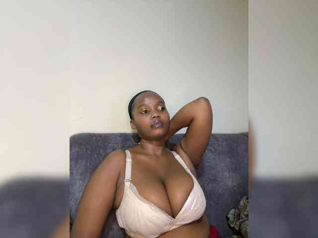 Busty-Princess1