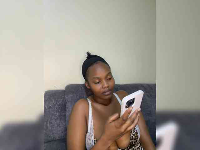 Modella: Busty-Princess1