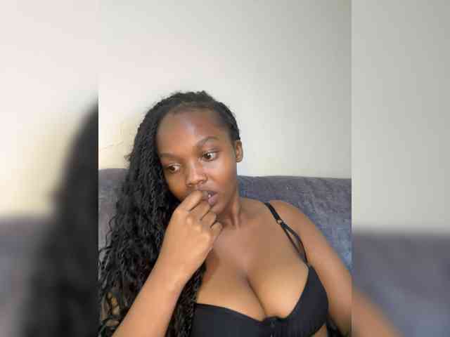 Curvy-maxy9 Live Webcam on BongaCams