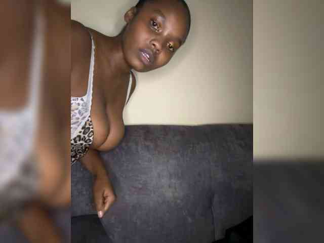 Modella: Busty-Princess1