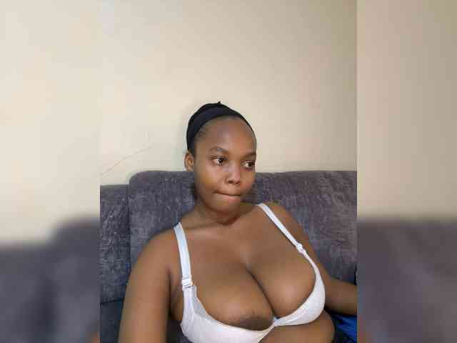 Curvy-maxy9