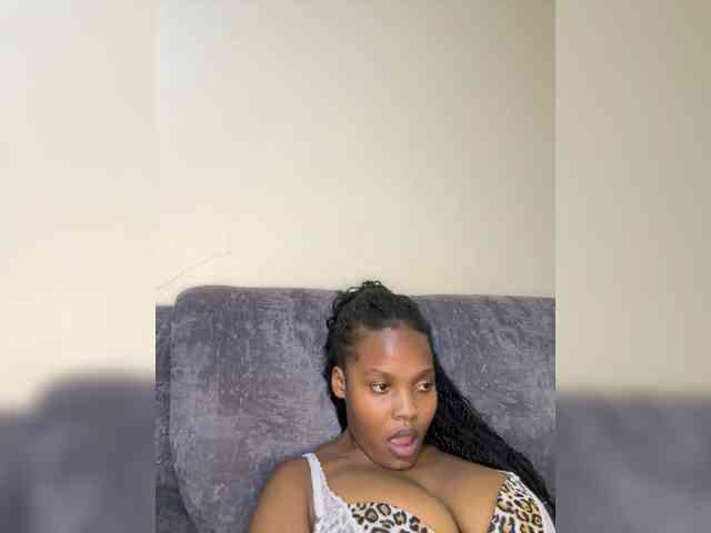 Curvy-maxy9