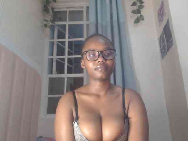 Modella: Busty-Princess1