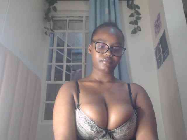 Modella: Busty-Princess1