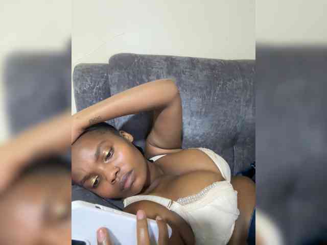 Curvy-maxy9 webcam
