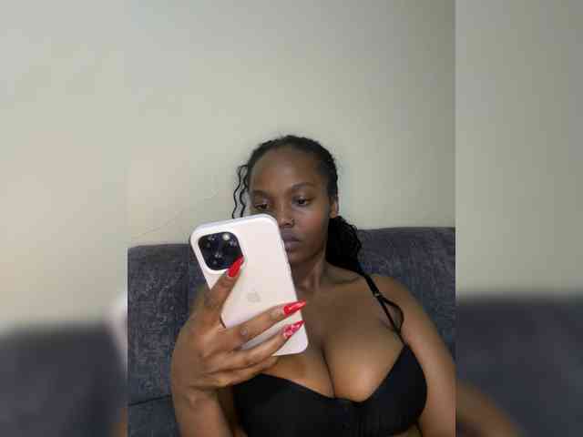 Modella: Busty-Princess1