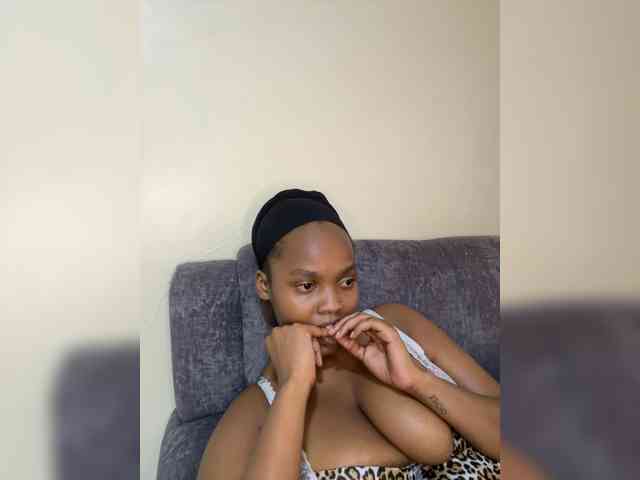 Modella: Busty-Princess1