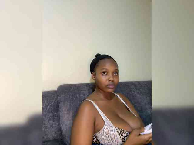 Modella: Busty-Princess1