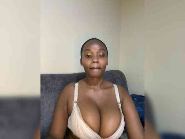 Curvy-maxy9