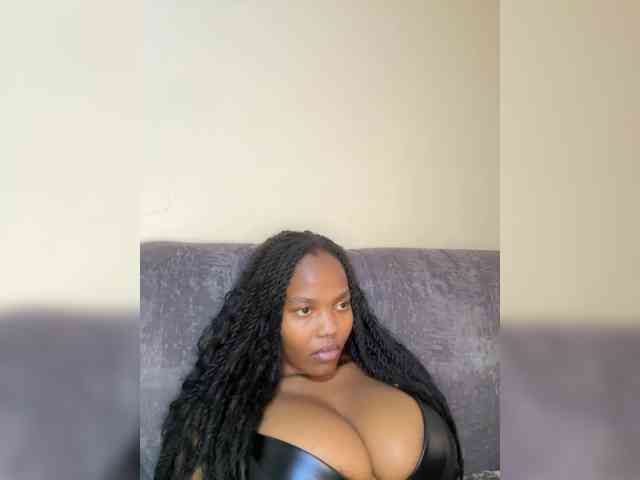 Busty-Princess1