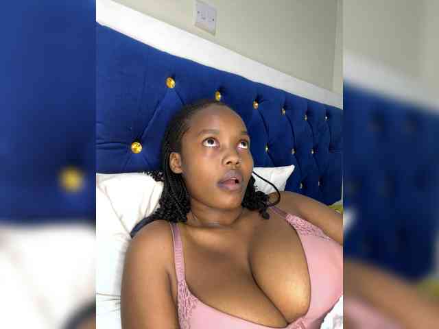Curvy-maxy9 Live Webcam on BongaCams