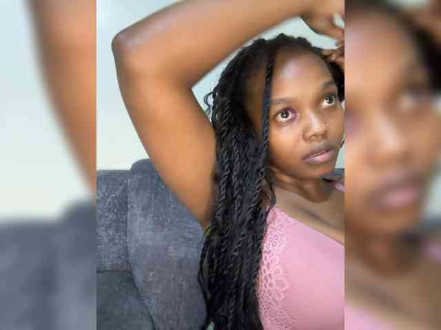 Curvy-maxy9 Live Webcam on BongaCams