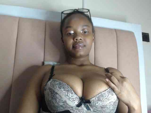 Modella: Busty-Princess1