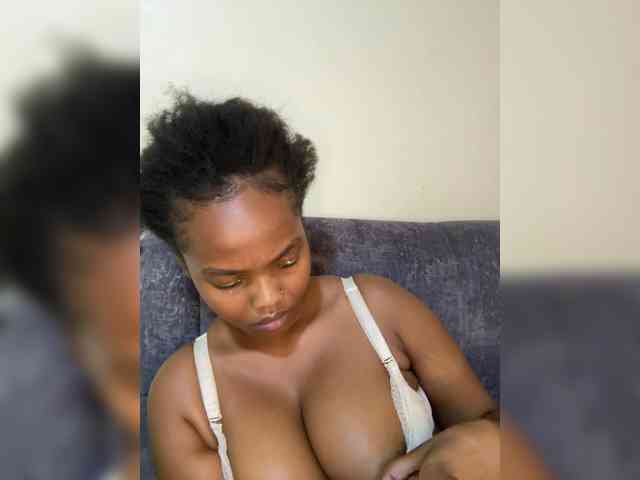 Curvy-maxy9