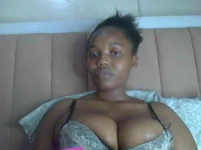 Modella: Busty-Princess1