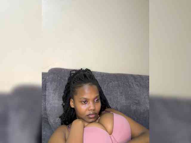 Curvy-maxy9 Live Webcam on BongaCams