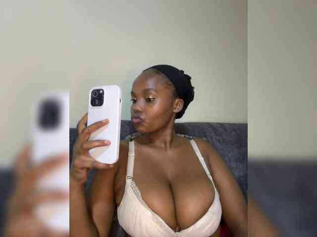 Busty-Princess1