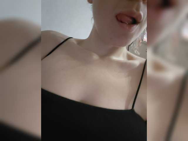 Devils_Kiss — live female cam
