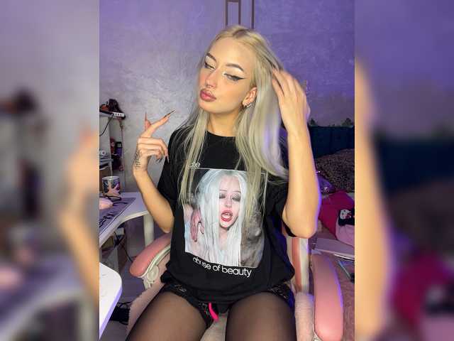 WhiteMinti live cam on BongaCams