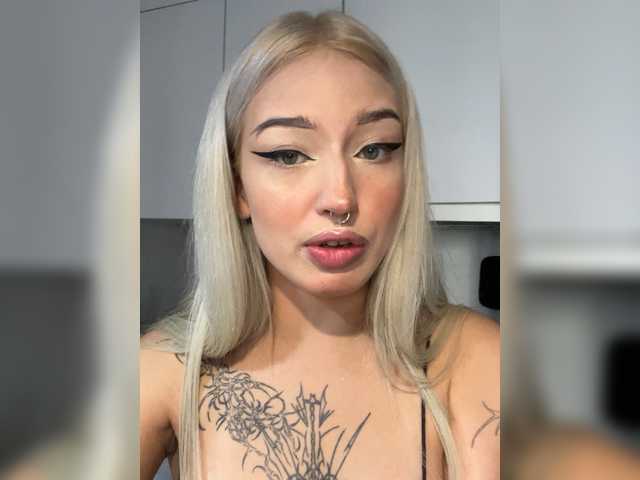 WhiteMinti live cam on BongaCams