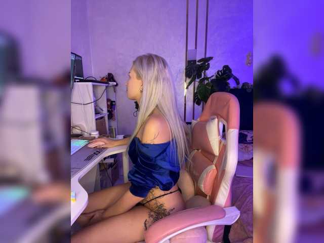 WhiteMinti live cam on BongaCams
