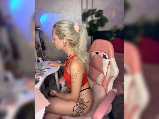 WhiteMinti live cam on BongaCams