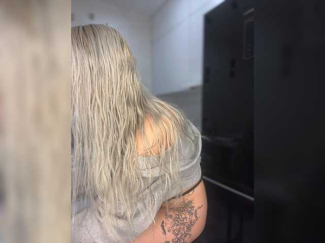 WhiteMinti live on BongaCams