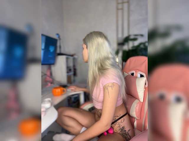 WhiteMinti live cam preview