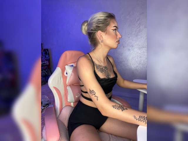 WhiteMinti live cam on BongaCams