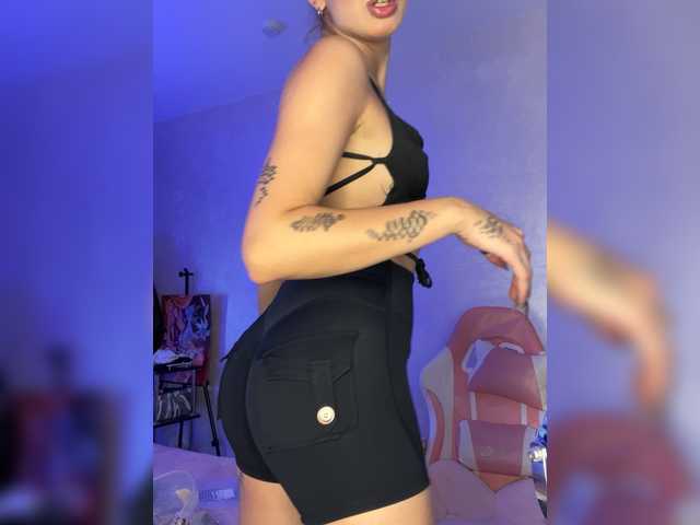 le modèle WhiteMinti est en webcam porno dans un show sur le site bongacams, il possède les tags suivants: White/Caucasian,Blonde,Shaved