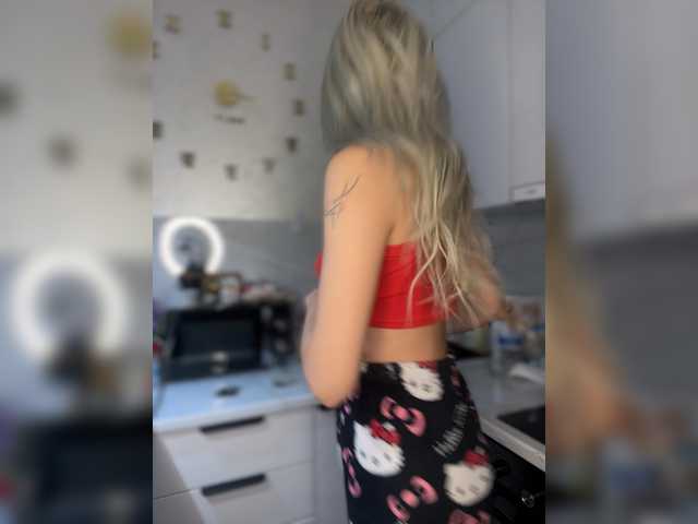WhiteMinti — live female cam