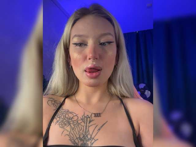 WhiteMinti live cam on BongaCams