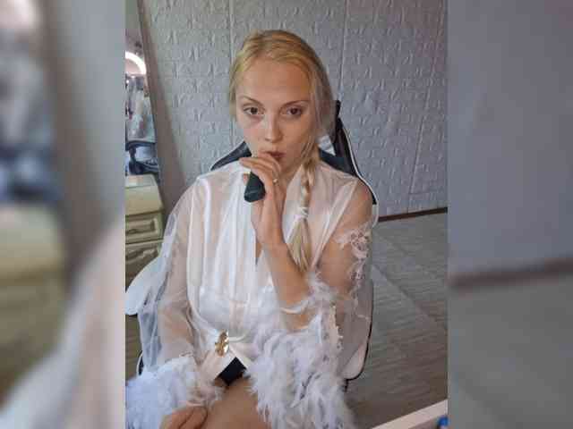 AmelieAndersen webcam