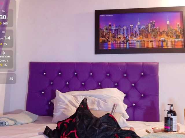 ebony-NeighborMoans live cam on BongaCams