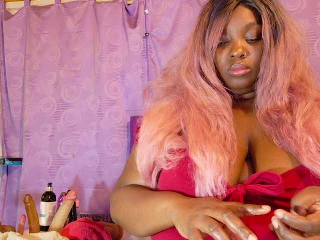 ebony-NeighborMoans live cam preview