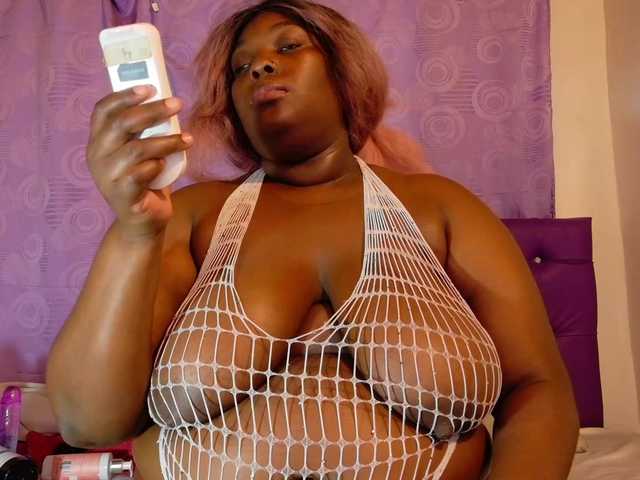 ebony-NeighborMoans live cam on BongaCams