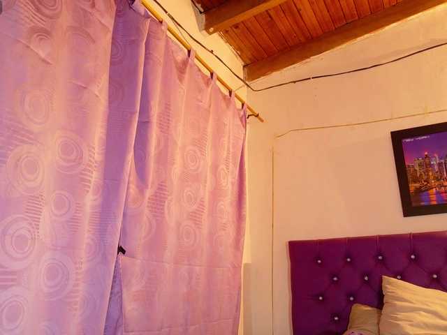 ebony-NeighborMoans Live Cam on BongaCams