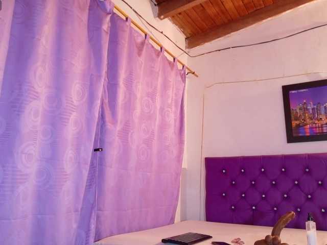 ebony-NeighborMoans live cam on BongaCams