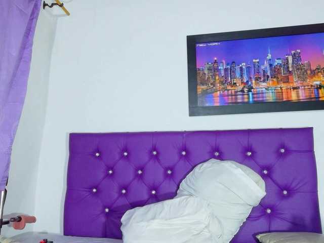 ebony-NeighborMoans live webcam show