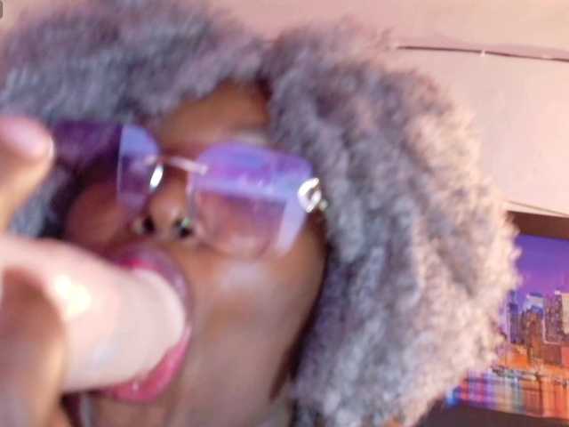 ebony-NeighborMoans live cam on BongaCams