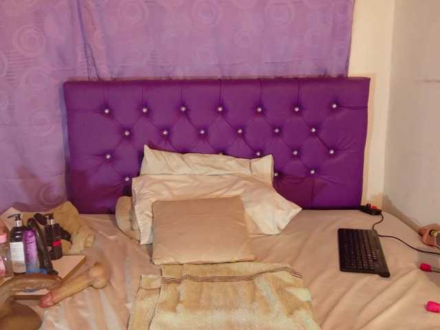 ebony-NeighborMoans live cam on BongaCams