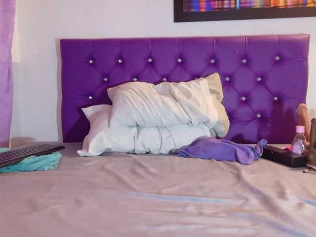 ebony-NeighborMoans live cam on BongaCams