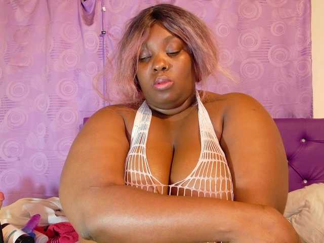 ebony-NeighborMoans live cam on BongaCams