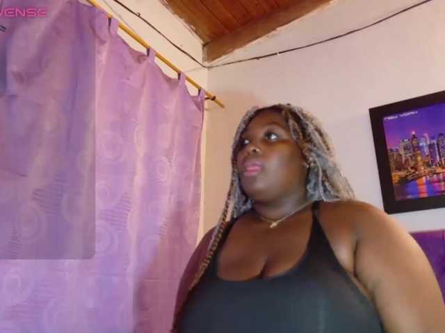 ebony-NeighborMoans, en directo ahora en BongaCams
