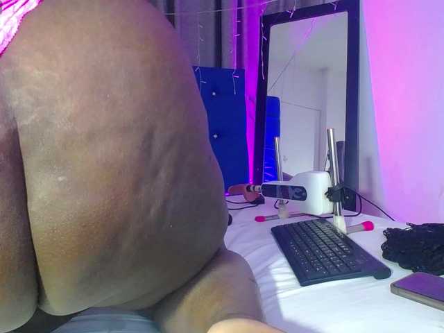 ebony-NeighborMoans live cam on BongaCams