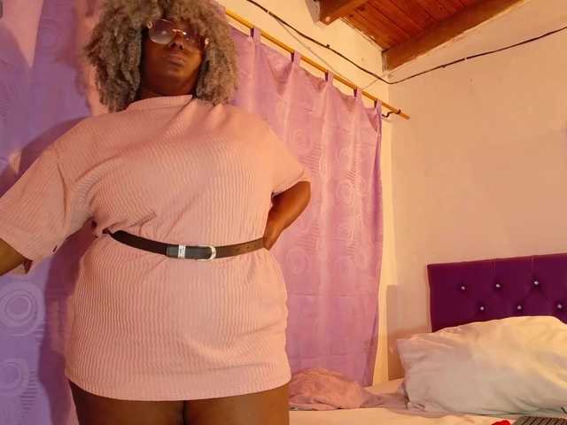 ebony-NeighborMoans live cam on BongaCams